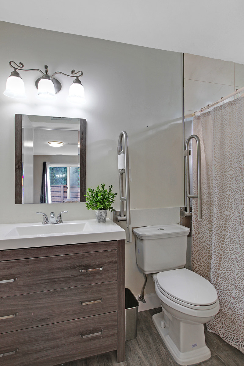 A bathroom fitted with grab rails
